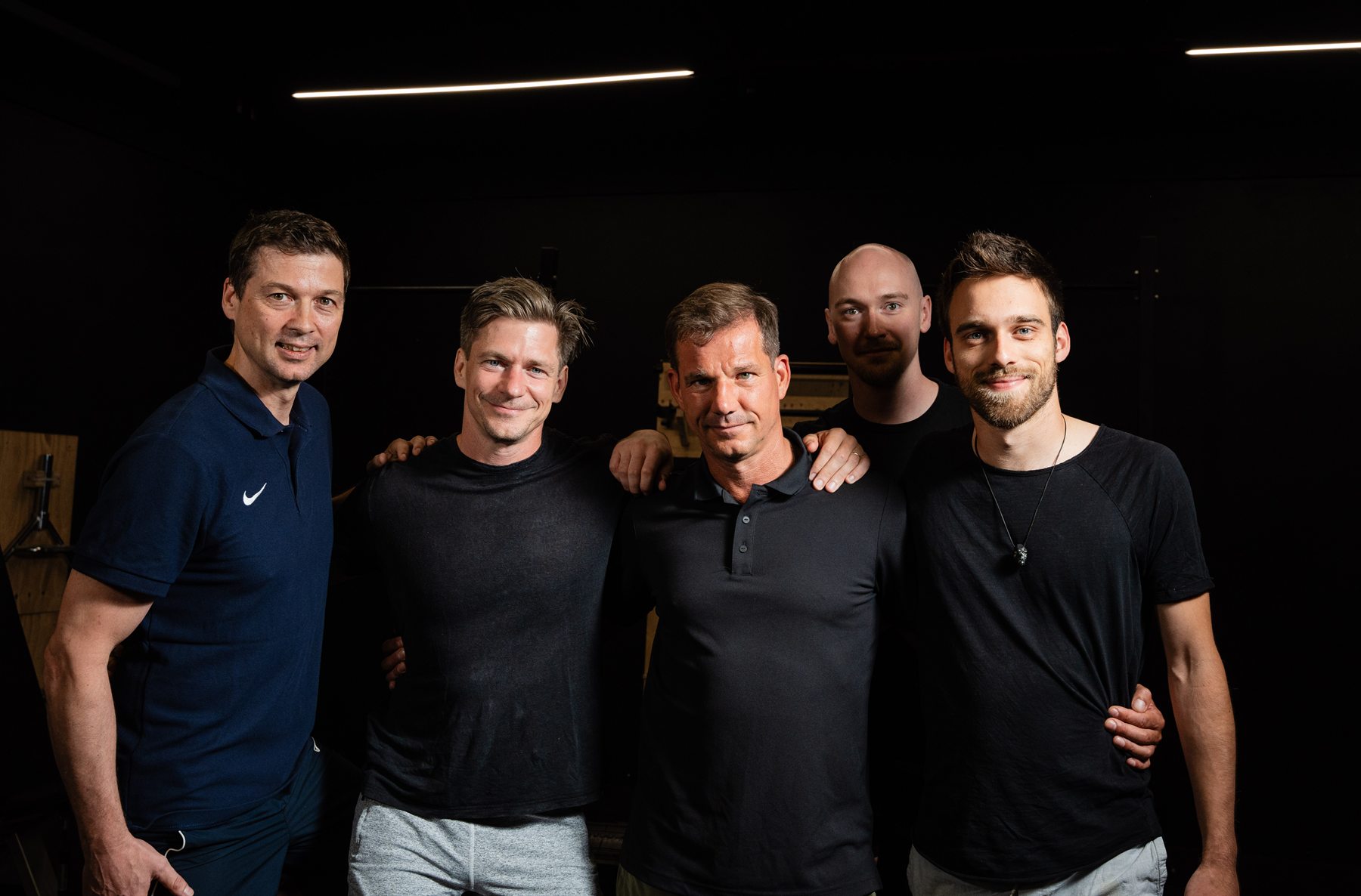 Alexander Ettinger mit dem Trainerteam des NAT-Institute